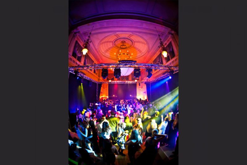 11-feestje-theatre-palais-de-plume
